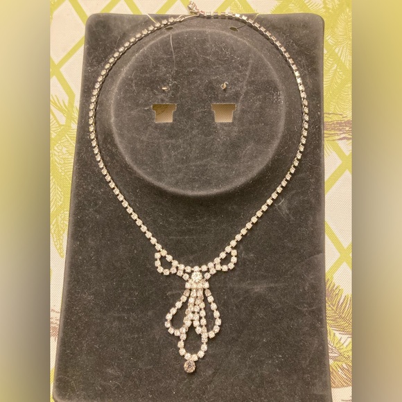 Estate Vintage 50s Bow tie Rhinestone necklace/Prong Set - Picture 2 of 3